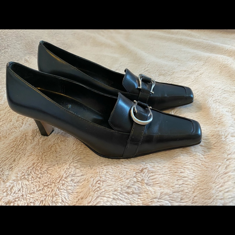 Ann Klein Heeled black pumps size 6.